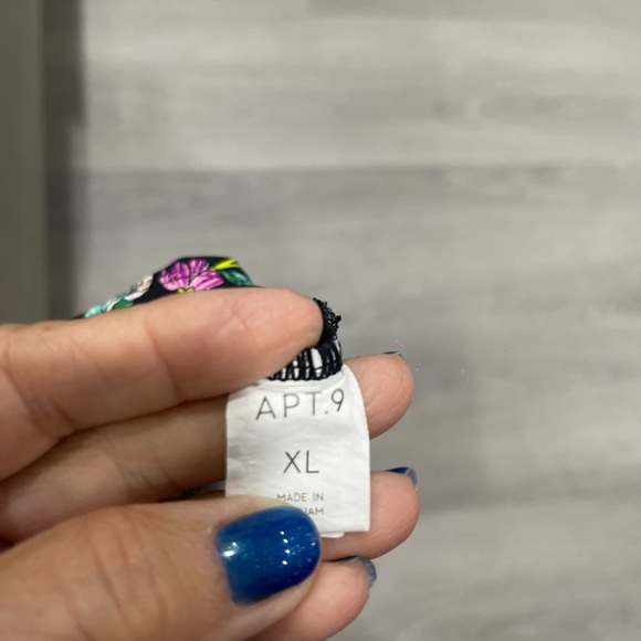 Swimming or to go out in the summer XL Apt 9 used in good condition - Picture 3 of 4